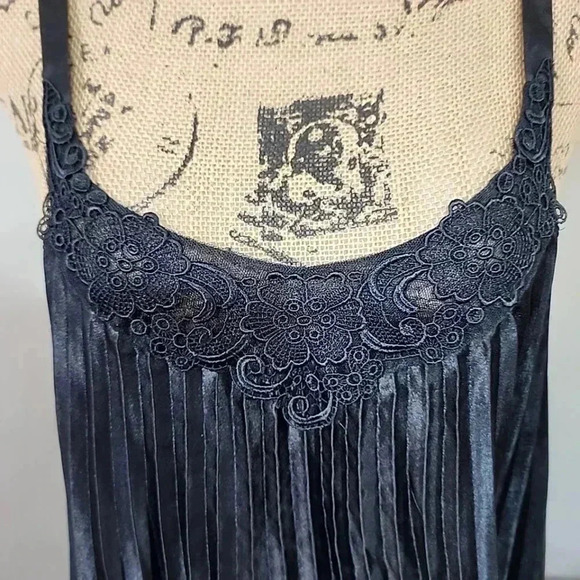 VICTORIA'S Secret Black Pleated Satin Mini Dress Night Gown. Size Medium - Picture 5 of 8